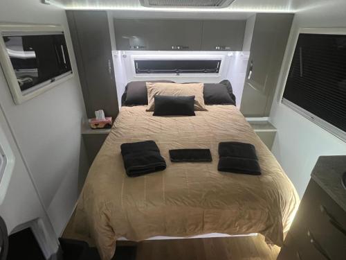 Gympie Luxury Caravan with ensuite bathroom in Victory Heights