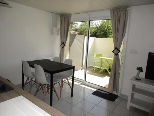 Charmant logement lumineux - Terrasse privee - Wifi in 拉紹塞埃聖維克托