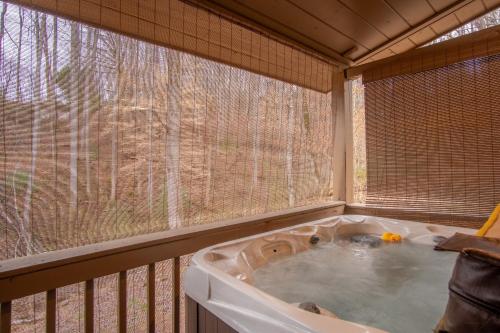 Cozy Hot Tub Cabin
