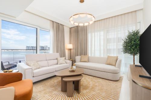 Beachfront Luxe 1BR Grand Bleu with Private Beach & Sea View, Dubaj (zdjęcie 2)