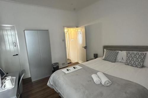 Spacious Home Sleeps 6 with Parking gîte à louer Cancer Information & Support Centre