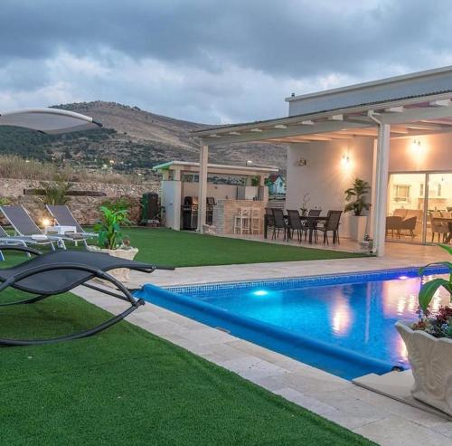 שירת הגלבוע, Nurit (photo 5)