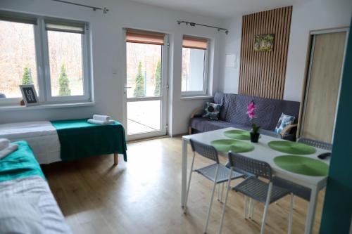 2 twin beds, 1 sofa bed