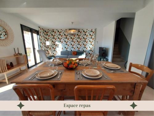 Iekārtas, La Truffière des Collines, gîte 6 personnes, 3 chambres, terrasses et jardin (La Truffiere des Collines, gite 6 personnes, 3 chambres, terrasses et jardin) in Genissieux (Rhone-Alpes)