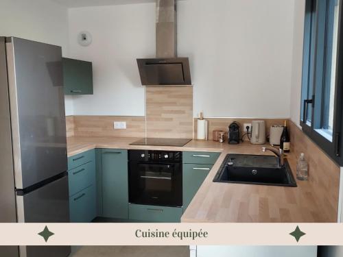 virtuve, La Truffière des Collines, gîte 6 personnes, 3 chambres, terrasses et jardin (La Truffiere des Collines, gite 6 personnes, 3 chambres, terrasses et jardin) in Genissieux (Rhone-Alpes)