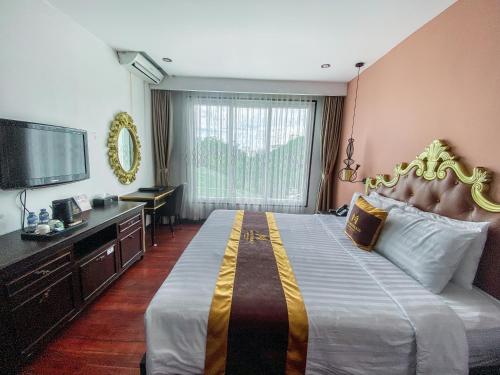 room detail thumbnail 1