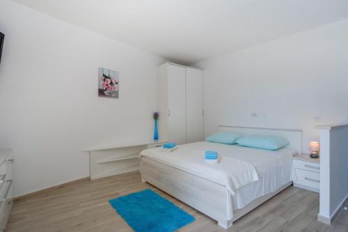 Apartments by the sea Mali Losinj Losinj - 18322 - image 5
