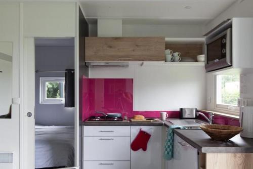 Kitchen, Strand49 Glamping Sint Maartenszee in Sint Maartensbrug