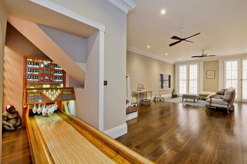Veeve - Classical Living in Knightsbridge - image 6