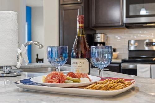 House, 6Bds, 12PPL, Good Neighborhood, Near Meta, BS&W, UMHB, Insurance, Family, Contractor, Pet Welcome Free Parking & Blazing Fast Wi-fi Onsite Book Today