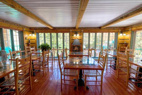 Domaine Rivière Sacacomie Chalets et Bed and Breakfast -Manoir Canergie (Domaine Riviere Sacacomie Chalets et Bed and Breakfast -Manoir Canergie) in Saint-Alexis-Des-Monts (QC)