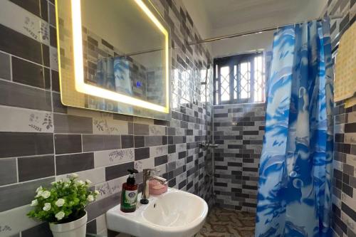 5 Bedroom House Sleeps 12 -Balcony -Hired security in أكرا