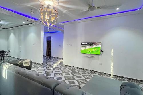5 Bedroom House Sleeps 12 -Balcony -Hired security in أكرا