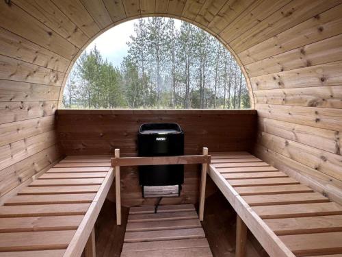 ทัศนียภาพ, Cave Cabins in เฮลล่า