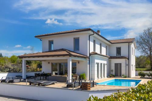 Villa Bel with pool in Rasopasno