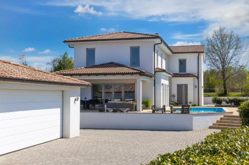 Villa Bel with pool in Rasopasno