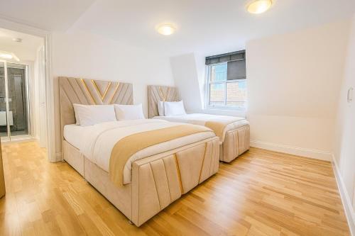 Spacious 2 bedroom apartment in Soho no lift 11WD - image 10