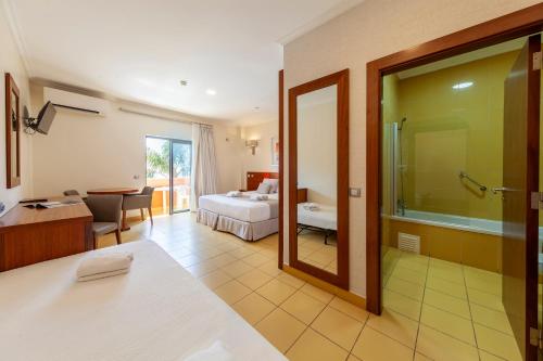 普拉亞太陽酒店 (Hotel Praia Sol) in 維拉摩雷