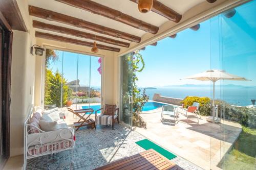 Villa Santa-Fe Private Pool in Koyunbaba