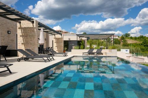 Villa Andrea Double or Twin Rooms with pool, balcony and parking