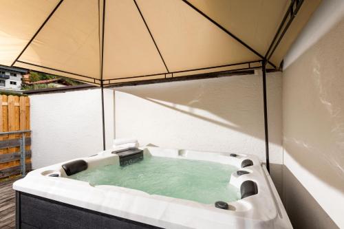 bain à remous, Alpenlodge Ferienwohnung 5 in Autre