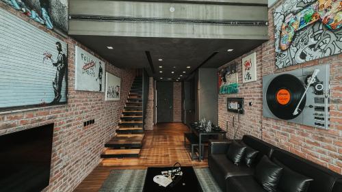 NYC-Inspired Penthouse at JVC Dubai