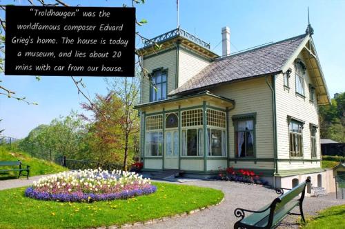 Spacious, central 3 BR house with parking in Åsane