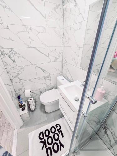 Stylish Central Studio | Walk to Notting Hill - image 2