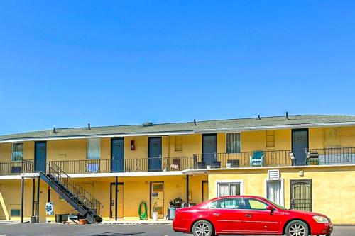 OYO Hotel Jonesboro Near Atlanta Airport - image 5
