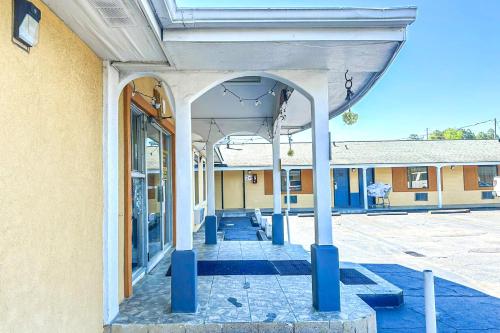 OYO Hotel Jonesboro Near Atlanta Airport - image 3