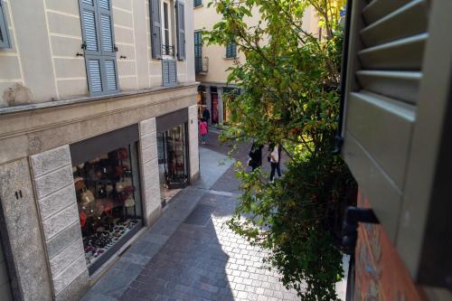 Vertical Garden Studio by Quokka 360 - Modern Studio in Como Downtown - image 2
