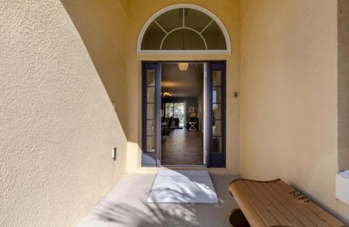 Luxury 5-Bed Accessible Villa in Davenport in Davenport, USA