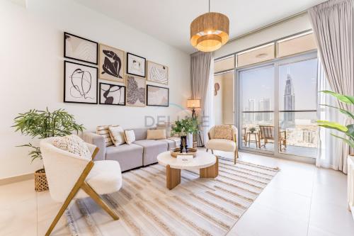 Iconic Burj Khalifa View 2BR with Assistant Room, Steps from Dubai Mall and Beside a Park, Bellevue Towers 1, Downtown Dubai by Deluxe Holiday Homes, Dubái