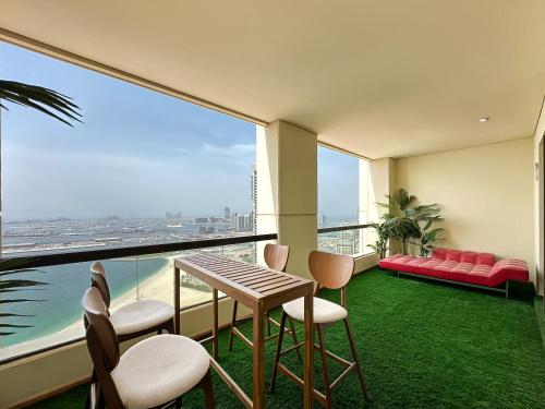UNIQUE SEA VIEWS IN STYLE - 100 m from the beach, Dubai