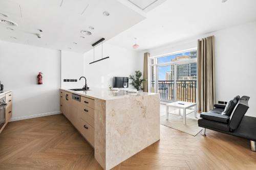 Upgraded Studio Nearby Dubai Mall and Burj Khalifa, Dubaj