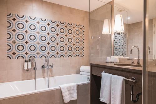 room detail thumbnail 2