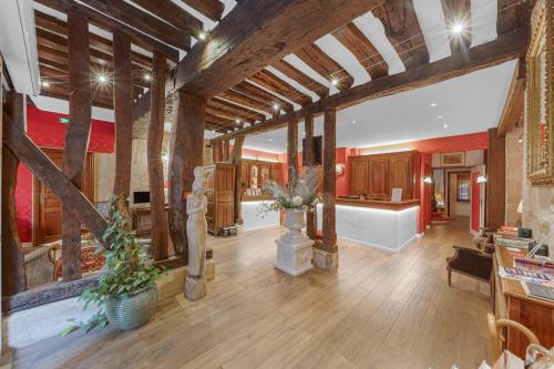 Вход, Hotel de la Bretonnerie in 4th - The Marais