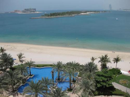 PALM JUMEIRAH Apartment with private beach, Dubaj
