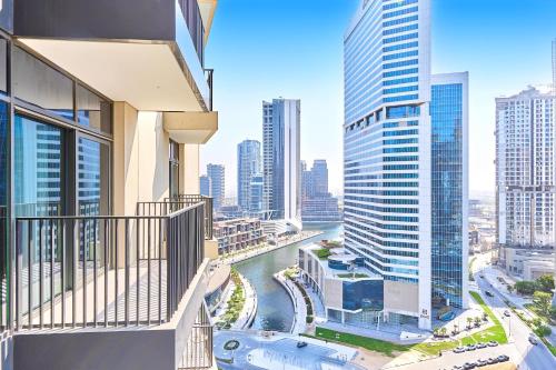 Luxury 1BR in Central Business Bay, Dubaj