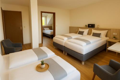 2 bedrooms, 4 beds
