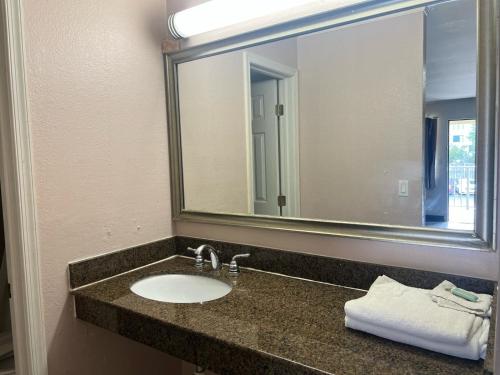 Capitol Inn by Belvilla Richmond Airport VA – Sandston, VA