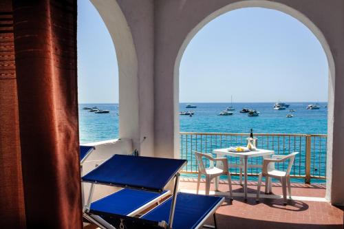 Regina del Mare Ideally located in the prime touristic area of Lacco Ameno, Regina del Mare promises a relaxing and wonderful visit. Both business travelers and tourists can enjoy the hotels facilities and services.