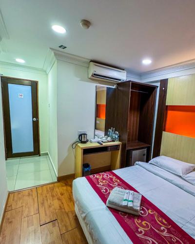 room detail thumbnail 1