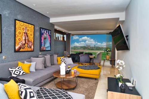 Prestigia, superbe appartement, vue sur golf, piscine et Atlas