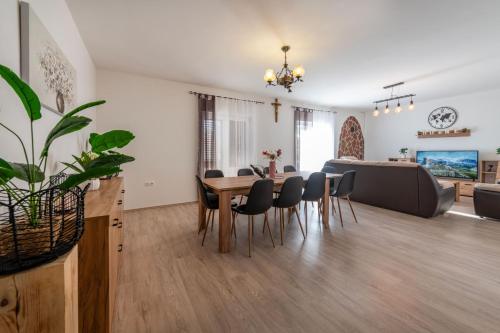 Létesítmények, Villa Marić, a charming villa with a beautiful poolside (Villa Maric, a charming villa with a beautiful poolside) in Rogocana