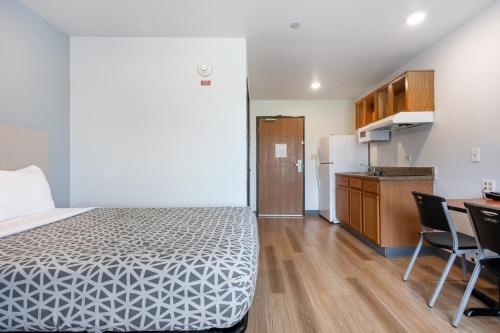 Suburban Extended Stay Hotel Huntsville University Area - image 7