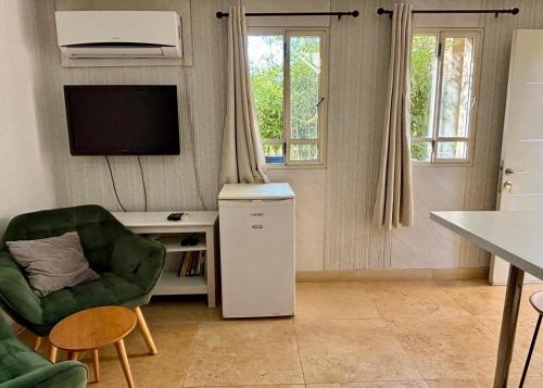 Designed Studio Apartment, Kefar Weradim (fotografie 8)