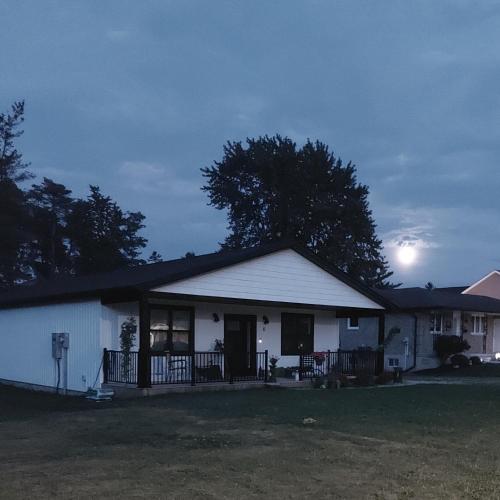 Soloquester's BnB in Saint Joseph (ON)