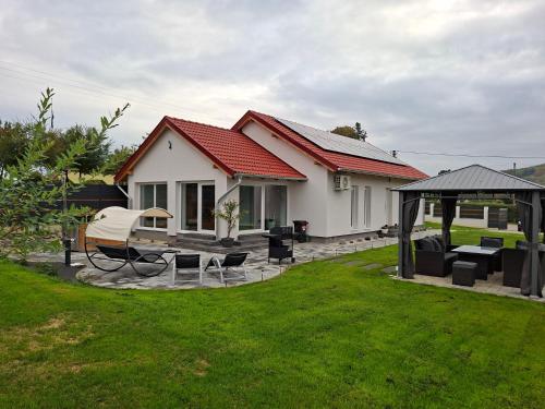 Napsugar Wellness Apartman in Ujudvar