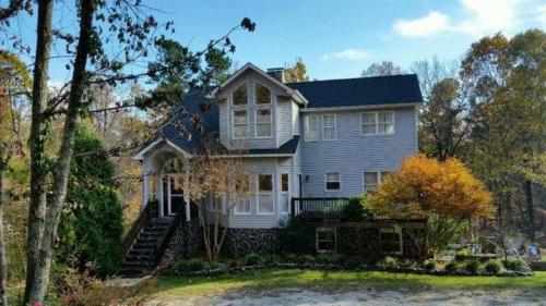 Kings Mountain Retreat 4BR Family Home Mountain View Game Room Fireplace